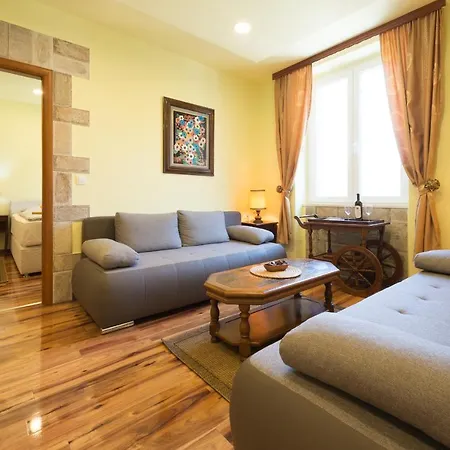 Antique Apartment *